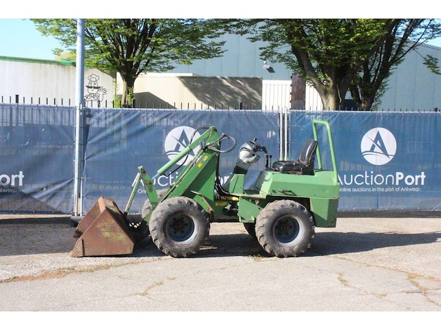 Kniklader striegel 190dya diesel 23.2kw 2005 - afbeelding 1 van  1