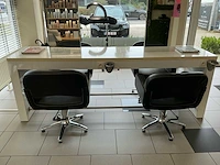 Knipeiland met 4 kaptafels, spiegels en 4 kappersstoelen - afbeelding 3 van  5