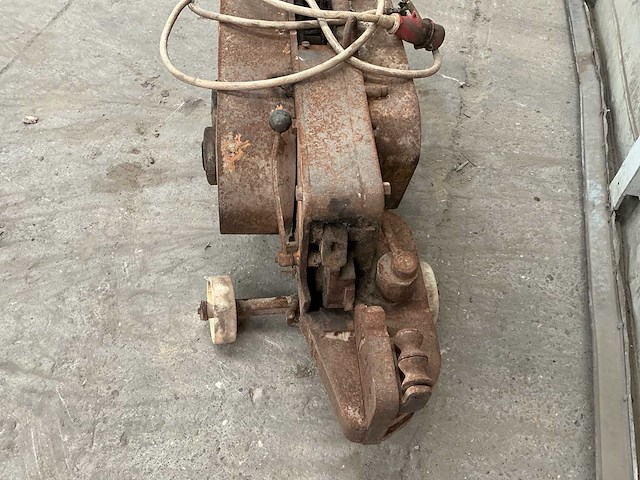 Knipmachine betonijzer - afbeelding 1 van  1