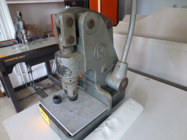 Knopensnijmachine - afbeelding 2 van  4