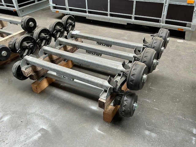 Knott vgb7 geremde as voor aanhangwagen (6x) - afbeelding 1 van  5