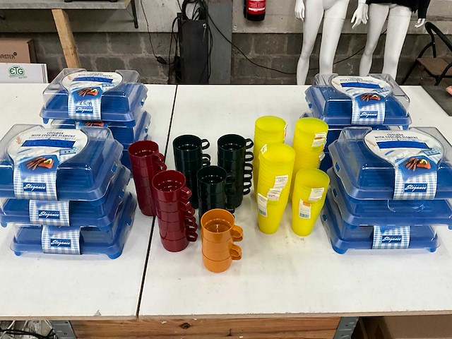 Koelboxen met koelelement & kunststof bekers - afbeelding 1 van  8