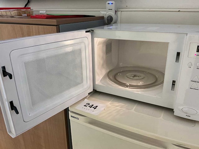 Koelkast beko + magnetron he - afbeelding 5 van  5