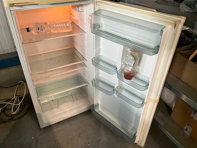 Koelkast en microgolfoven - afbeelding 7 van  7