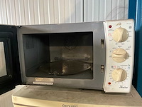 Koelkast en microgolfoven - afbeelding 3 van  7