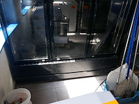 Koelkast met 3 vitrine deuren zwarte kleur - afbeelding 2 van  7