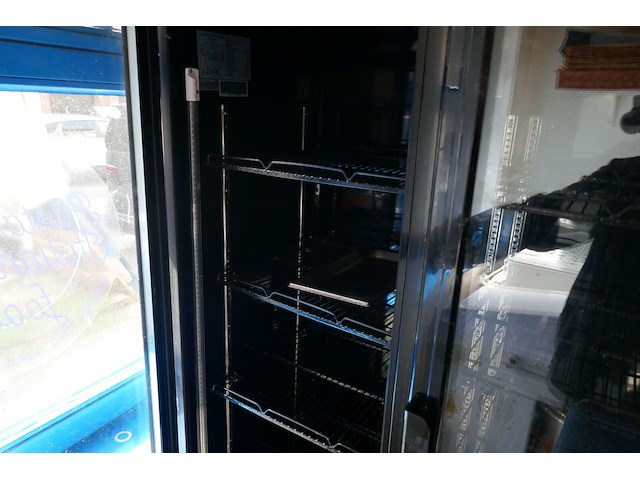 Koelkast met 3 vitrine deuren zwarte kleur - afbeelding 4 van  7