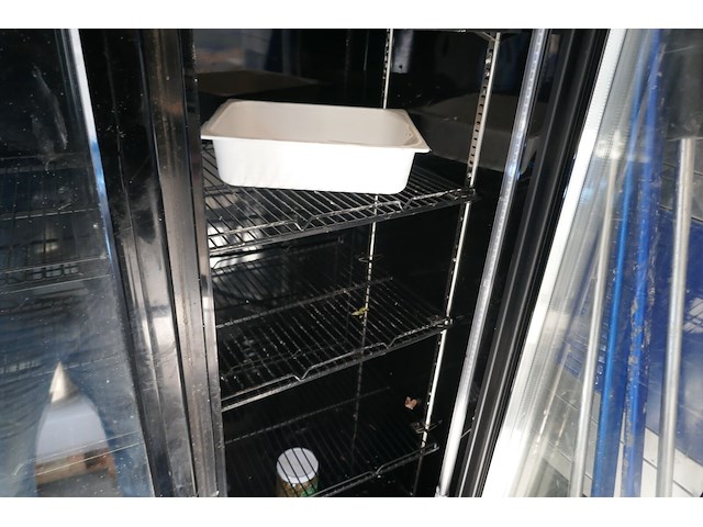 Koelkast met 3 vitrine deuren zwarte kleur - afbeelding 5 van  7