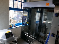 Koelkast met 3 vitrine deuren zwarte kleur - afbeelding 7 van  7