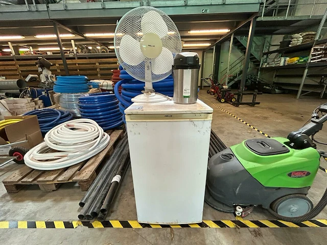 Koelkast, ventilator, koffietermo - afbeelding 1 van  5