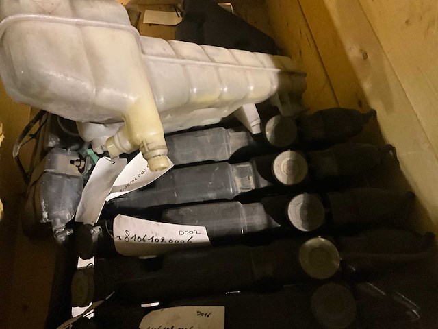 Koelvloeistof expansie reservoir man (7x) - afbeelding 1 van  8