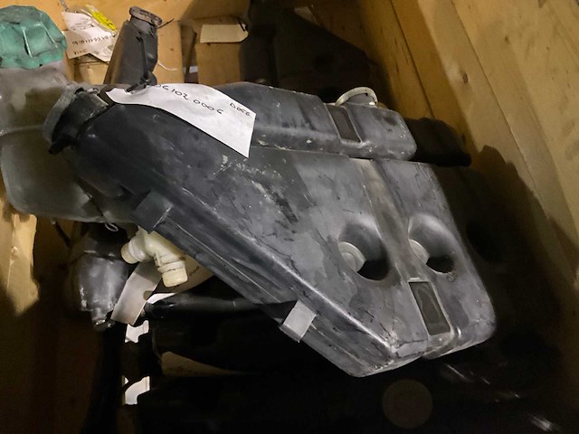 Koelvloeistof expansie reservoir man (7x) - afbeelding 2 van  8