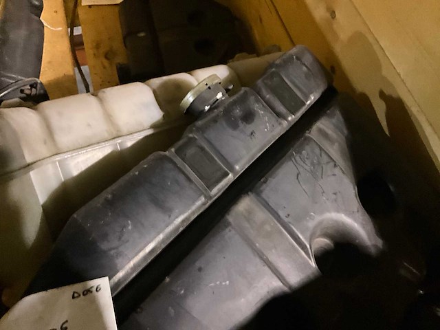 Koelvloeistof expansie reservoir man (7x) - afbeelding 5 van  8