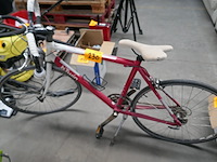 Koersfiets rode kleur - afbeelding 1 van  6