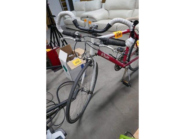 Koersfiets rode kleur - afbeelding 2 van  6