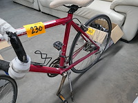 Koersfiets rode kleur - afbeelding 3 van  6