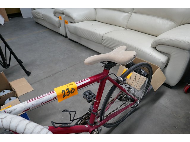 Koersfiets rode kleur - afbeelding 4 van  6