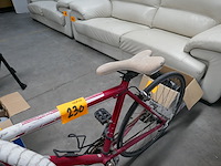 Koersfiets rode kleur - afbeelding 4 van  6