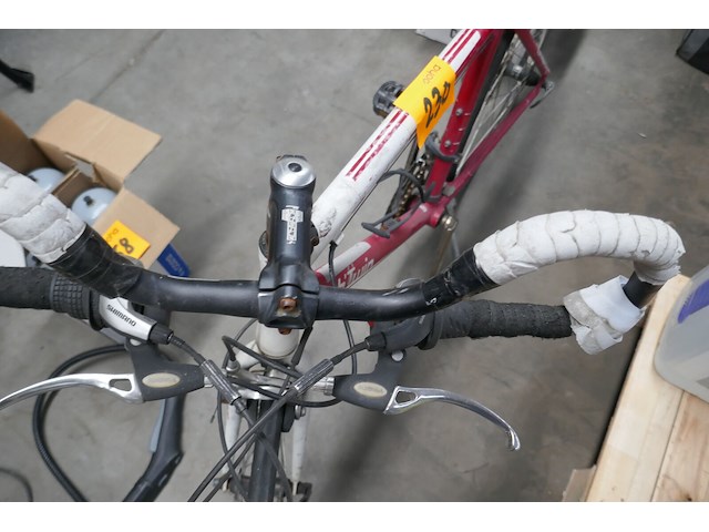 Koersfiets rode kleur - afbeelding 5 van  6