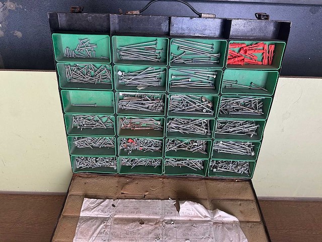 Koffer bevestigingsmaterialen - various contractor materials - afbeelding 2 van  3