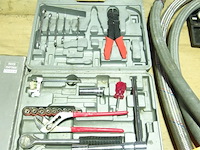 Koffer met materiaal - afbeelding 1 van  3