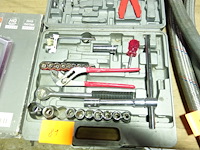 Koffer met materiaal - afbeelding 3 van  3