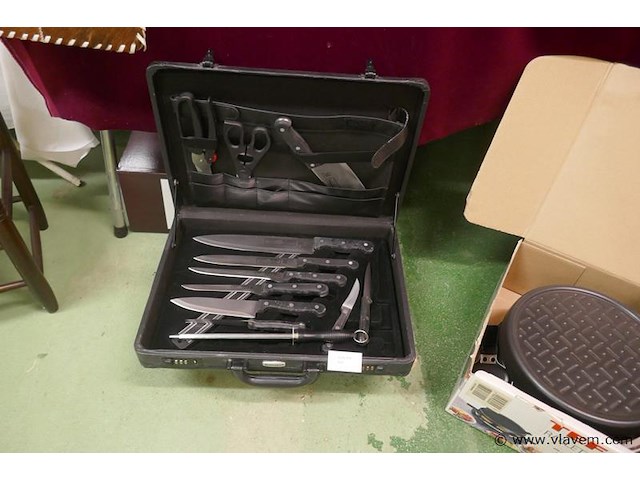 Koffer met messen enz - afbeelding 1 van  1