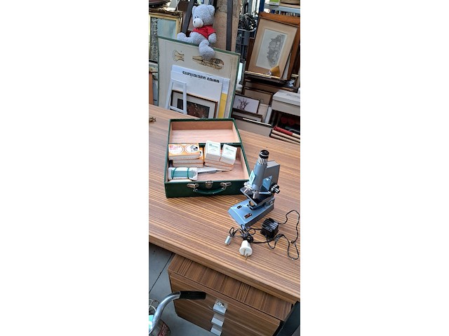 Koffer met microscoop en toebehoren - afbeelding 1 van  2