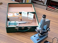 Koffer met microscoop en toebehoren - afbeelding 1 van  2