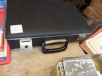 Koffer met munten en/of penningen - afbeelding 1 van  7