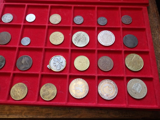 Koffer met munten en/of penningen - afbeelding 5 van  7