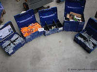 Koffer met schroeven koffer met plastic pluggen koffer met metalen onderdelen koffer met diverse accessoires koffer met bevestigingsmaterialen - afbeelding 1 van  4