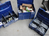 Koffer met schroeven koffer met plastic pluggen koffer met metalen onderdelen koffer met diverse accessoires koffer met bevestigingsmaterialen - afbeelding 3 van  4