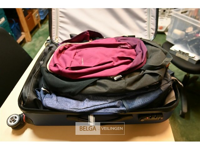 Koffer + partij rugzakken - afbeelding 3 van  8
