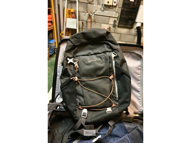 Koffer + partij rugzakken - afbeelding 5 van  8