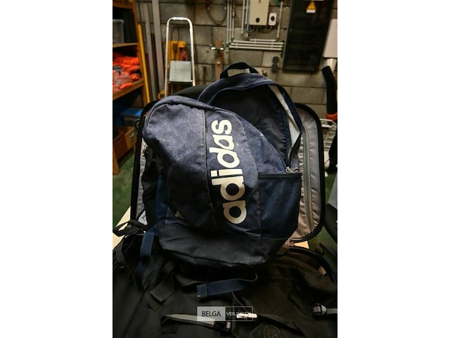 Koffer + partij rugzakken - afbeelding 6 van  8