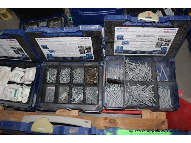 Koffers met schroeven en pluggen - berner - diverse soorten en maten koffer met medisch metarialen - afbeelding 2 van  3