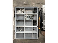 Koffers met schroeven en verschillend ander materiaal (8x) - afbeelding 2 van  8