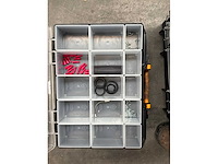 Koffers met schroeven en verschillend ander materiaal (8x) - afbeelding 5 van  8