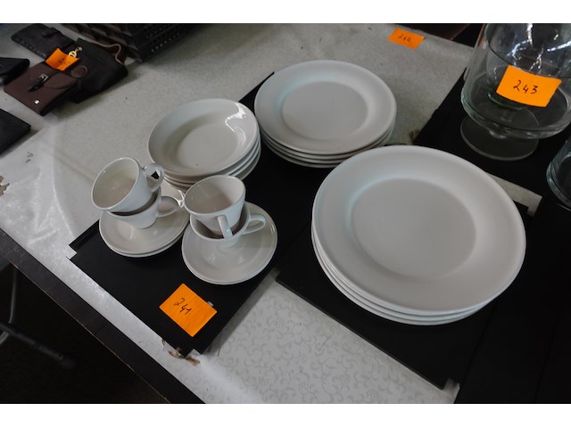 Koffie- en eetservies voor 4 personen - afbeelding 1 van  4