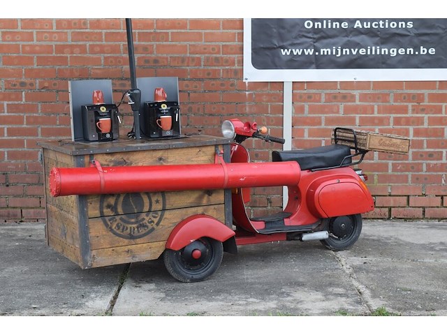 Koffiebar vespa uitgerust met 2 koffiezetapparaten en parasol, start op startpiloot, zonder papieren - afbeelding 12 van  21