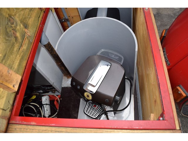 Koffiebar vespa uitgerust met 2 koffiezetapparaten en parasol, start op startpiloot, zonder papieren - afbeelding 13 van  21