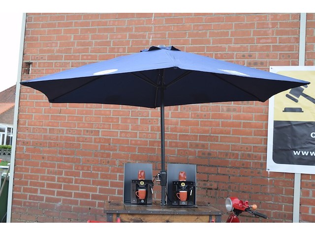 Koffiebar vespa uitgerust met 2 koffiezetapparaten en parasol, start op startpiloot, zonder papieren - afbeelding 15 van  21