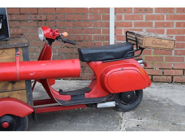 Koffiebar vespa uitgerust met 2 koffiezetapparaten en parasol, start op startpiloot, zonder papieren - afbeelding 16 van  21