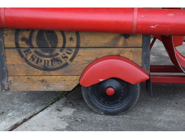 Koffiebar vespa uitgerust met 2 koffiezetapparaten en parasol, start op startpiloot, zonder papieren - afbeelding 17 van  21