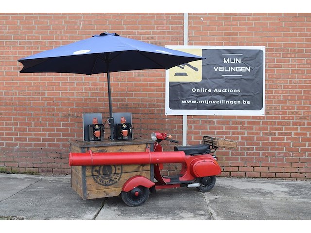 Koffiebar vespa uitgerust met 2 koffiezetapparaten en parasol, start op startpiloot, zonder papieren - afbeelding 1 van  21