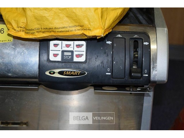 Koffiemachine met toebehoren en koffiemolen - afbeelding 2 van  6