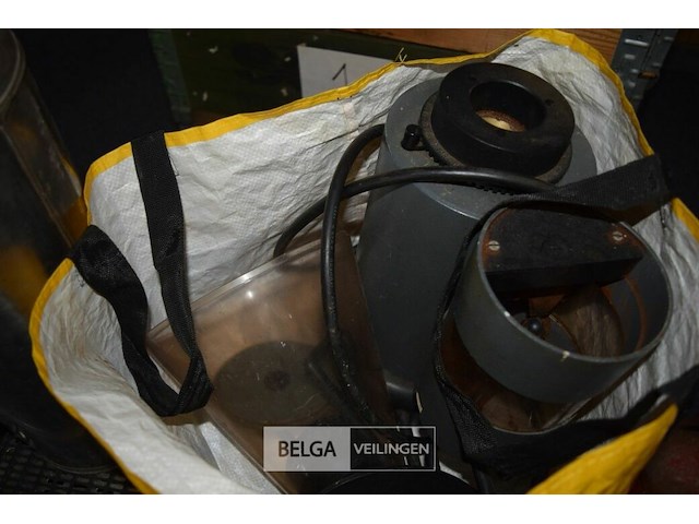 Koffiemachine met toebehoren en koffiemolen - afbeelding 5 van  6