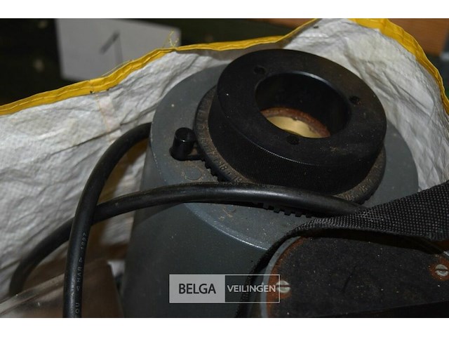 Koffiemachine met toebehoren en koffiemolen - afbeelding 6 van  6