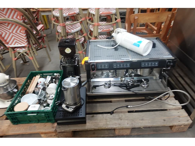 Koffiemachine simonelli + toebehoren - afbeelding 1 van  13